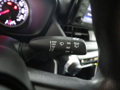 Used 2022 Toyota RAV4 LE image 25