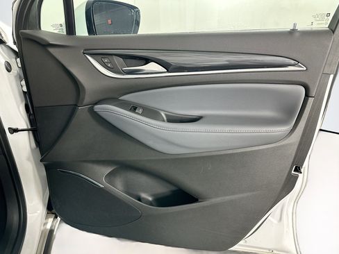 Used 2024 Buick Enclave Essence image 33