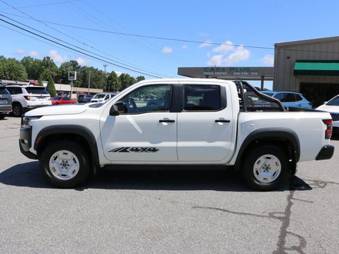 Used 2024 Nissan Frontier SV w/ Hardbody Edition AWD/4WD image 2