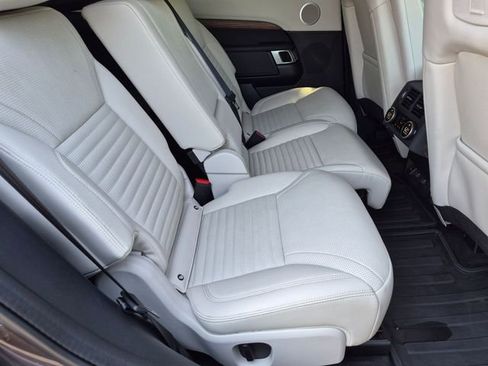 Used 2025 Land Rover Discovery S AWD/4WD image 19