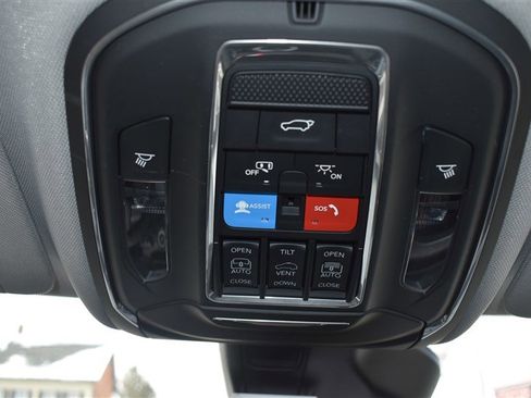 Used 2023 Jeep Grand Cherokee L Limited image 23