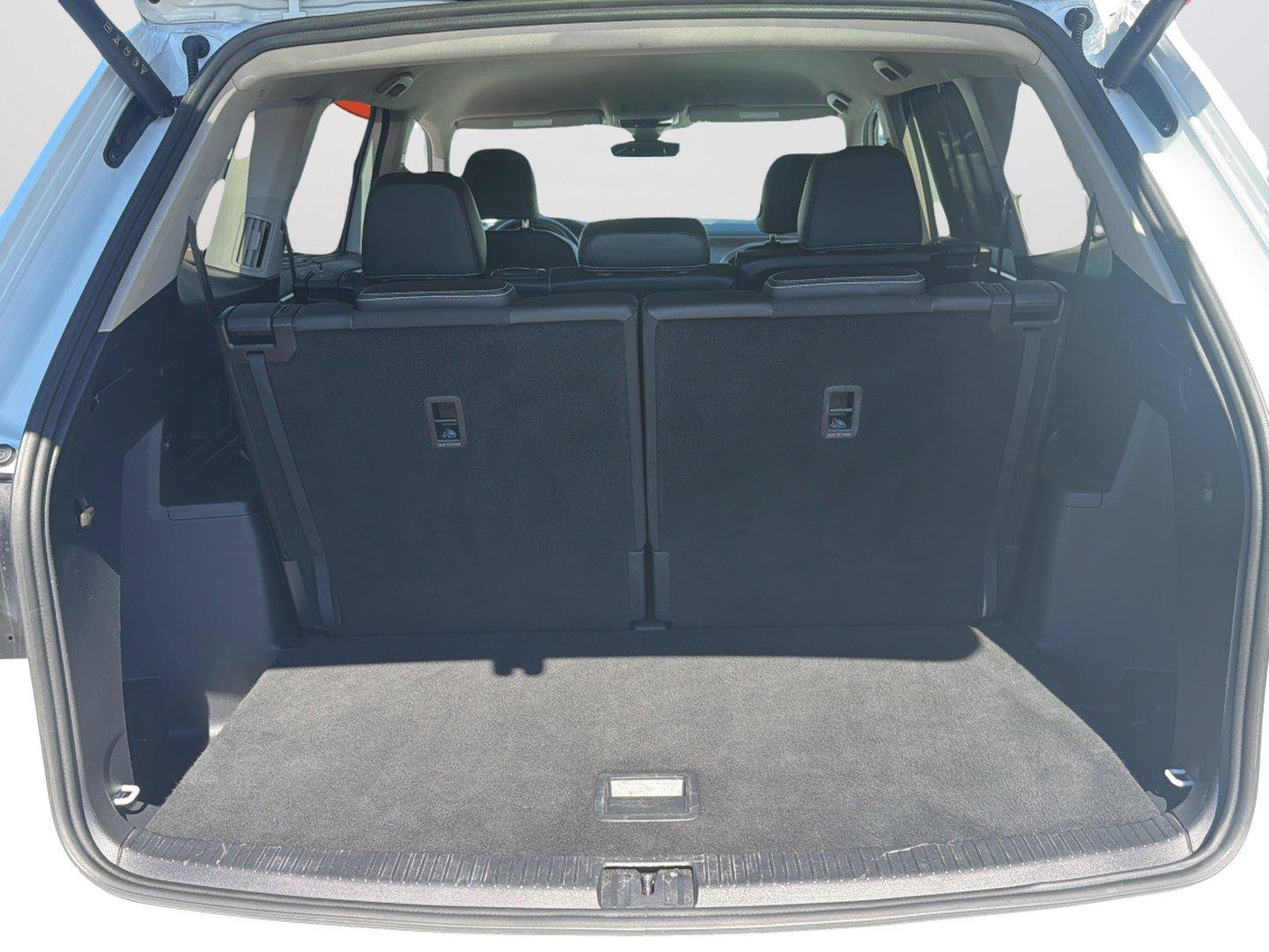 Used 2025 Volkswagen Atlas SE AWD/4WD image 47