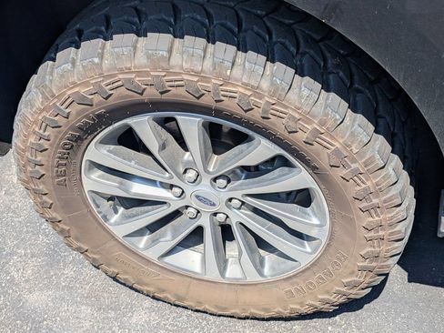 Used 2018 Ford Expedition Limited w/ Equipment Group 301A AWD/4WD image 11