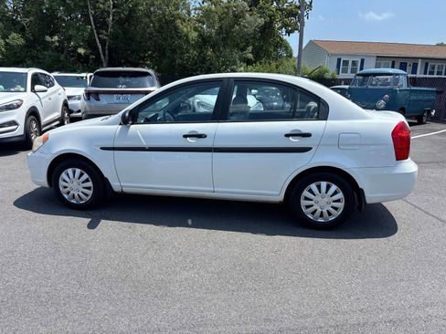 Used 2009 Hyundai Accent GLS image 2