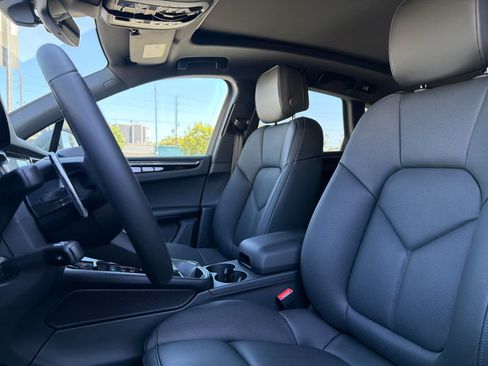 New 2026 Porsche Macan AWD/4WD image 5