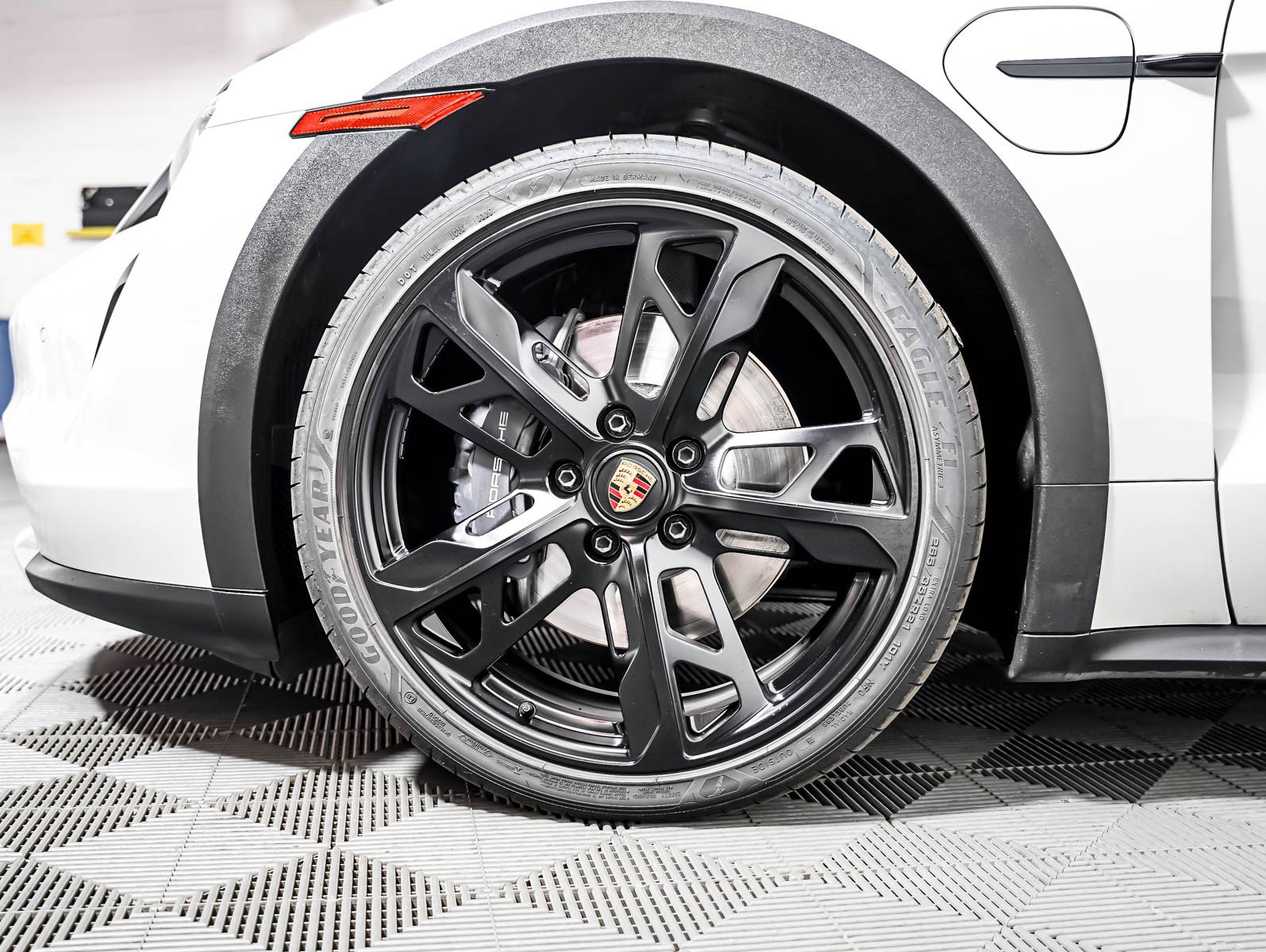 Certified 2023 Porsche Taycan 4 Cross Turismo AWD/4WD image 13