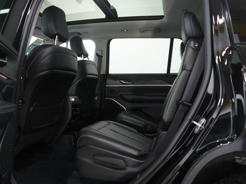 Used 2023 Jeep Grand Cherokee L Limited w/ Black Appearance Package image 20