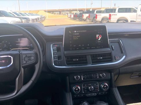 Used 2024 GMC Yukon XL AT4 w/ AT4 Premium Package AWD/4WD image 7