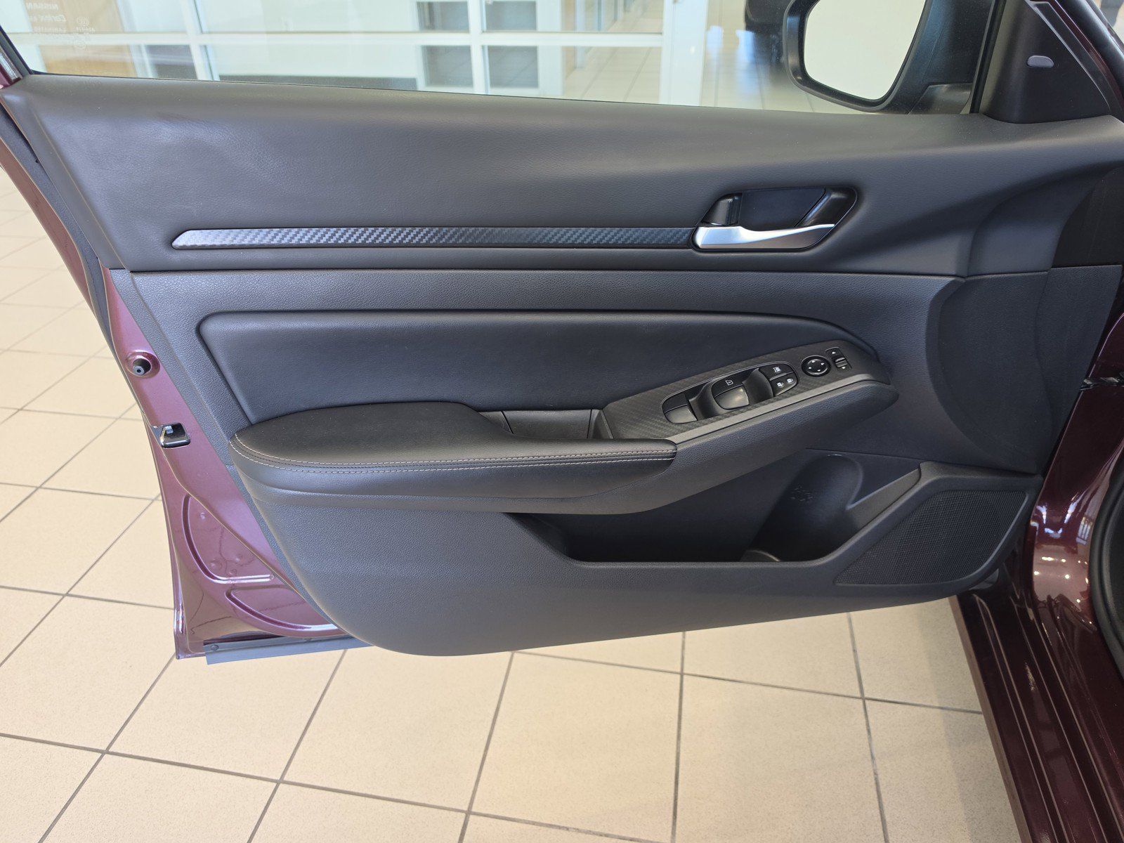 Used 2024 Nissan Altima 2.5 SV FWD image 23