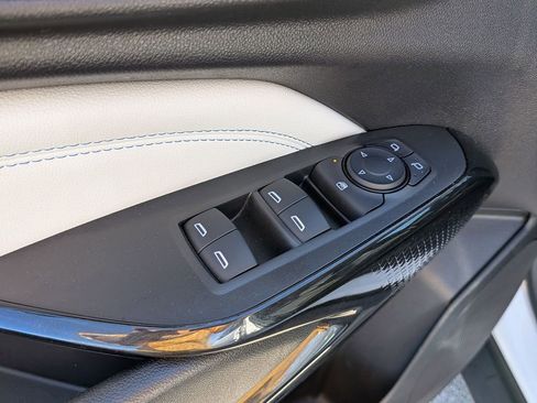 Used 2025 Chevrolet Trax LT w/ LT Convenience Package image 13