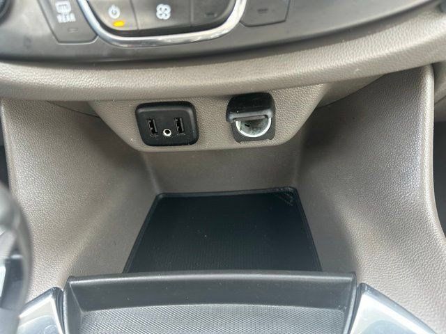 Used 2021 Chevrolet Traverse LT FWD image 30