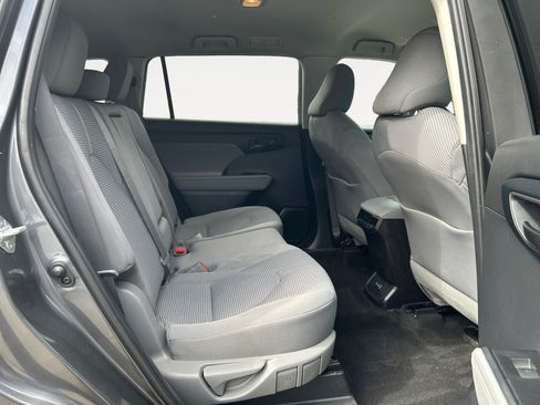 Used 2023 Toyota Highlander L FWD image 23