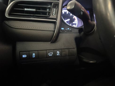 Used 2020 Toyota Camry SE FWD image 16