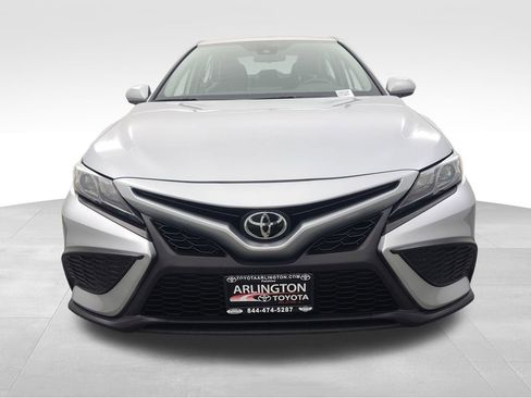 Used 2024 Toyota Camry SE image 11
