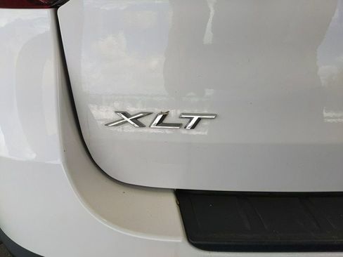 Used 2022 Ford Explorer XLT w/ Equipment Group 202A AWD/4WD image 8