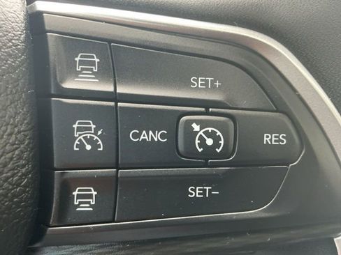 Used 2023 Jeep Grand Cherokee L Laredo AWD/4WD image 23