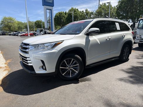 Used 2018 Toyota Highlander XLE image 5