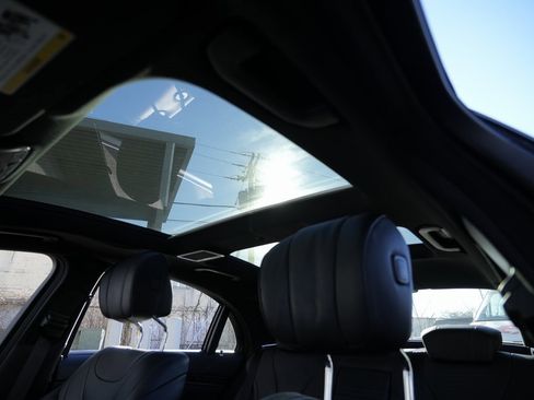 Used 2014 Mercedes-Benz S 550 Sedan image 18