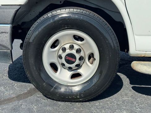 Used 2023 GMC Savana 2500 w/ Driver Convenience Package image 9