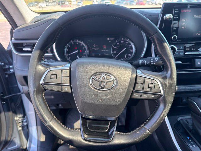 Used 2020 Toyota Highlander XLE AWD/4WD image 30