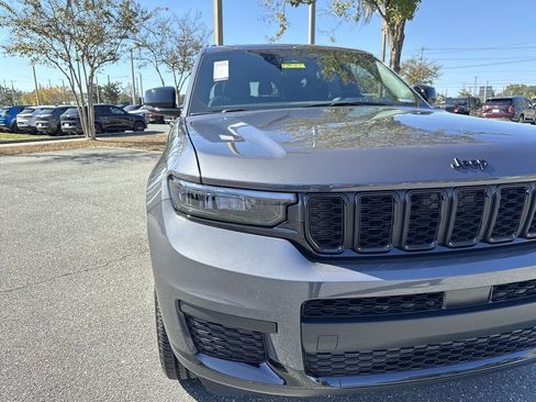 New 2025 Jeep Grand Cherokee L Altitude image 9