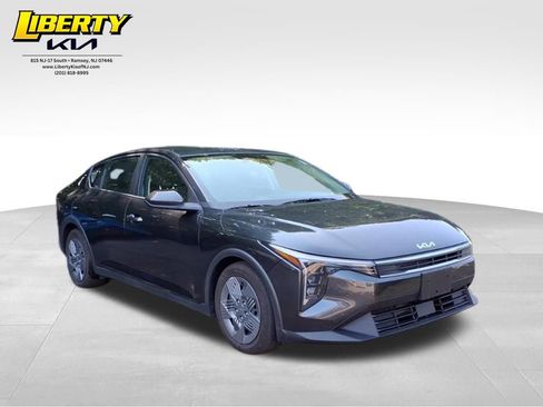 Certified 2025 Kia K4 LX image 1