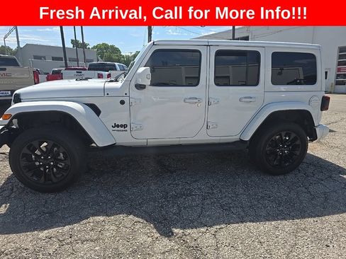 Used 2022 Jeep Wrangler Unlimited Sahara AWD/4WD image 3