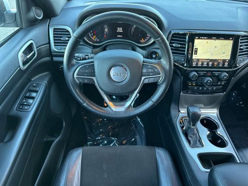 Used 2021 Jeep Grand Cherokee Laredo X image 13