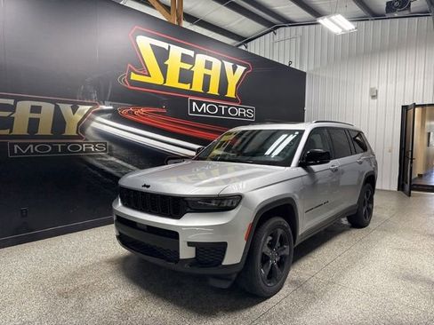 Used 2023 Jeep Grand Cherokee L Altitude AWD/4WD image 1