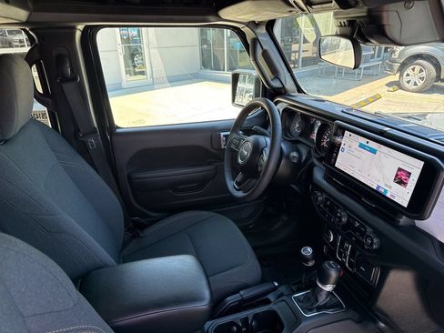 Used 2024 Jeep Gladiator Sport AWD/4WD image 46