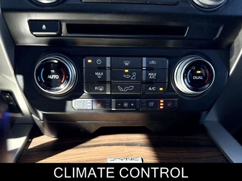 Used 2015 Ford F150 Lariat w/ Equipment Group 502A Luxury AWD/4WD image 21