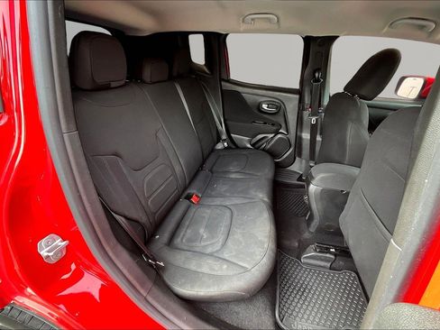 Used 2019 Jeep Renegade Latitude w/ Cold Weather Group AWD/4WD image 25