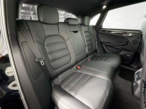 Certified 2026 Porsche Macan AWD/4WD image 26