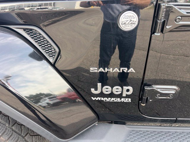 Used 2020 Jeep Wrangler Unlimited Sahara w/ Dual Top Group AWD/4WD image 10
