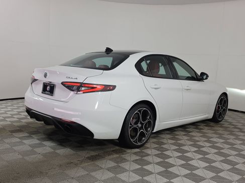 Used 2025 Alfa Romeo Giulia w/ Veloce Package Rwd image 7