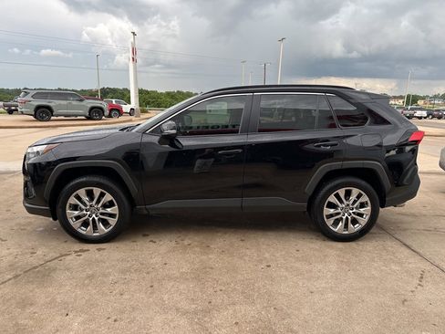 Used 2024 Toyota RAV4 XLE Premium image 4