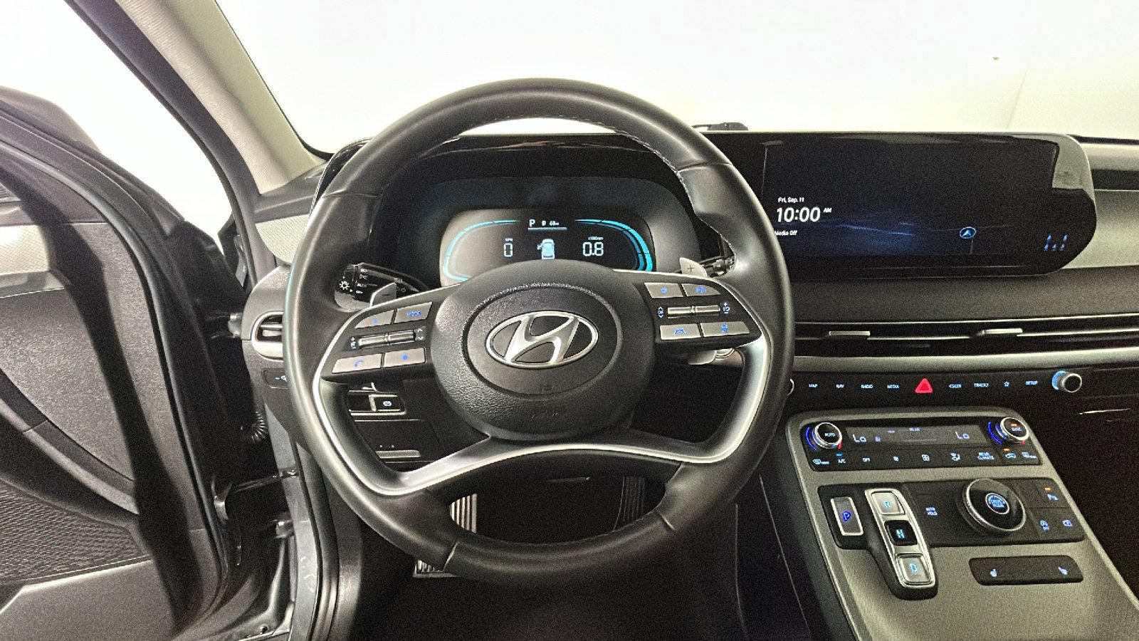 Used 2025 Hyundai Palisade SEL FWD image 16