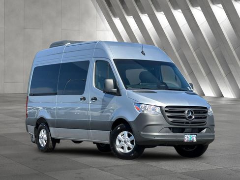 Used 2025 Mercedes-Benz Sprinter 2500 image 2
