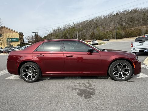 Used 2018 Chrysler 300 Touring w/ Sport Appearance Package image 4