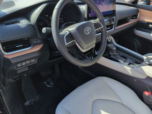 New 2026 Toyota Grand Highlander Platinum image 11
