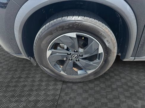 Used 2025 Nissan Rogue SV AWD/4WD image 14