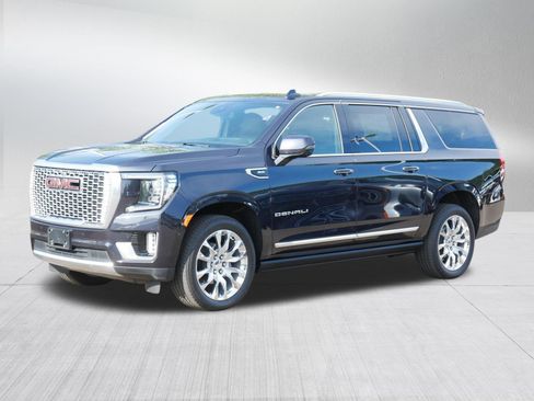 Used 2024 GMC Yukon XL Denali AWD/4WD image 3