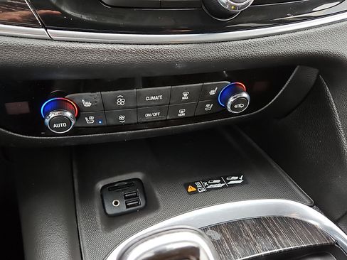 Used 2020 Buick Enclave Avenir w/ Avenir Technology Package AWD/4WD image 17