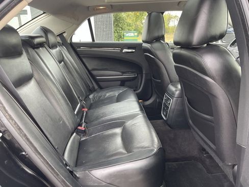 Used 2017 Chrysler 300 C image 27