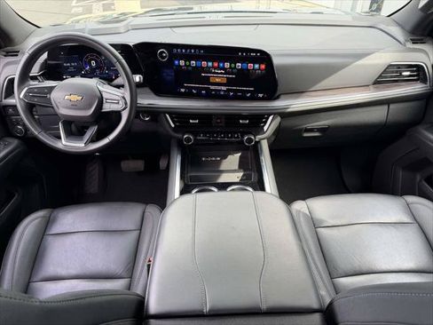Used 2025 Chevrolet Suburban LT AWD/4WD image 16