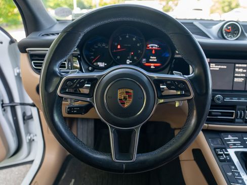 Certified 2021 Porsche Macan AWD/4WD image 27