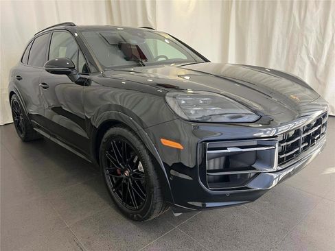 New 2026 Porsche Cayenne GTS image 7