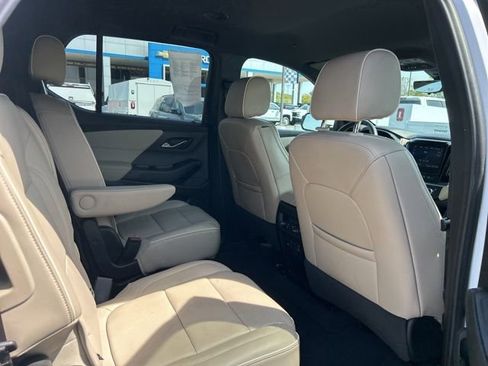 Used 2023 Chevrolet Traverse Premier FWD image 32