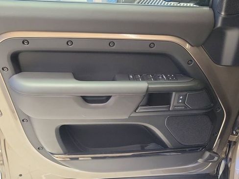 New 2026 Land Rover Defender 110 AWD/4WD image 21