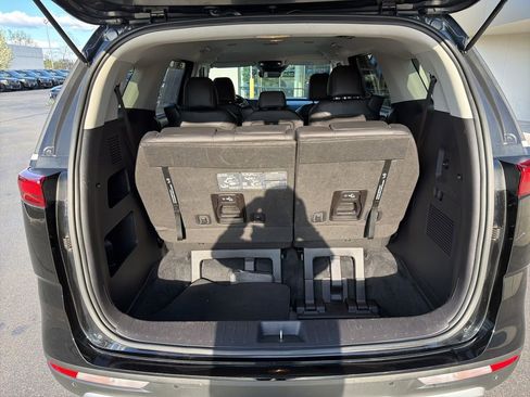 Used 2024 Kia Carnival LX FWD image 18